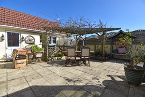 ** UNDER OFFER WITH MAWSON COLLINS ** Croeso, Rue Du Pont Vaillant